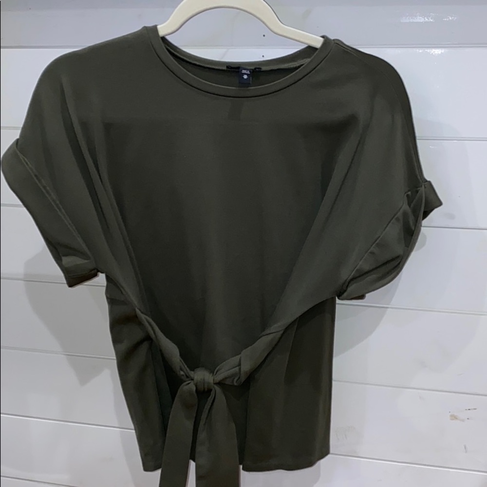 Express work top with a tie to accentuate waist
